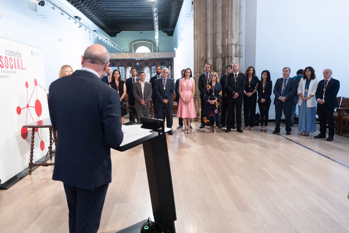 Las imágenes de la entrega de las medallas al Consejo Social de la UGR