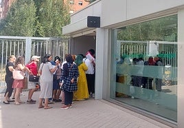 Personas a la espera de solicitar las subvenciones de alquiler