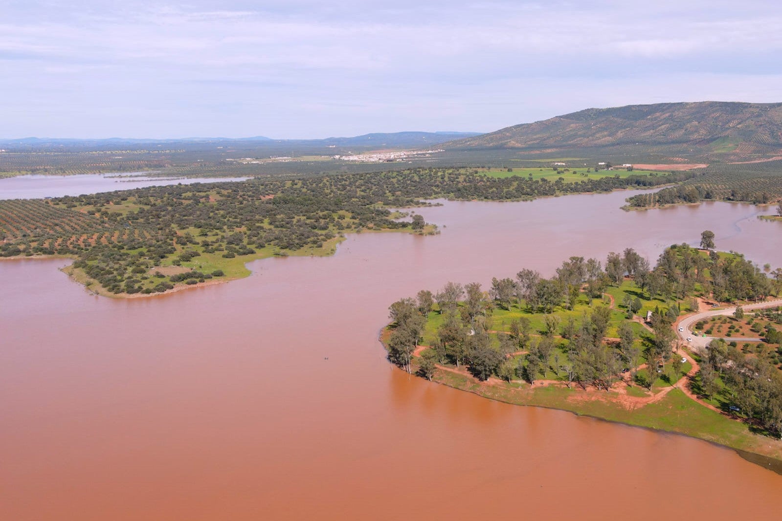 Panorámica del pantano de Guadalén.