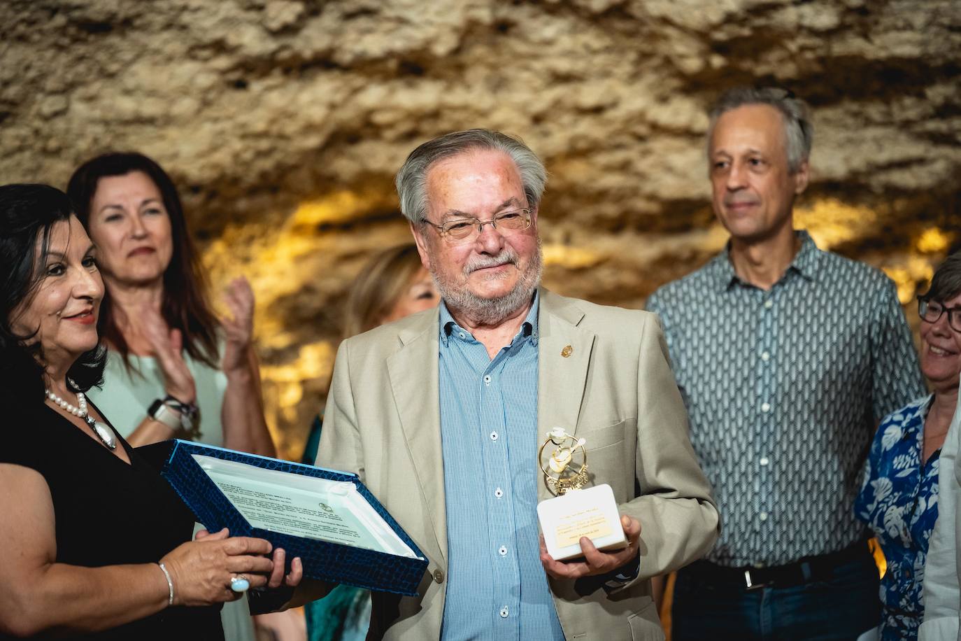 Antonio Sevillano, al recoger el premio en la Peña El Morato.