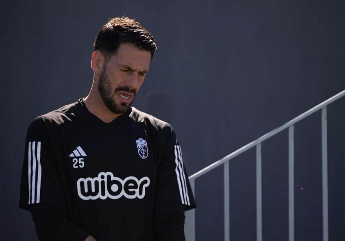 Augusto Batalla, antes de un entrenamiento con el Granada.