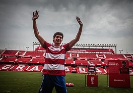 Jesús Vallejo, durante su presentación en Los Cármenes.