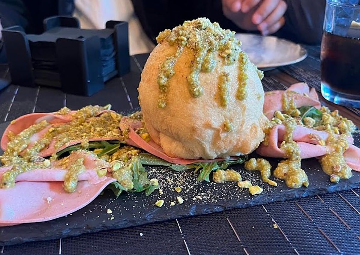 Imagen secundaria 1 - Esta pizzería de Granada arrasa en reseñas de Google: «Queremos ir a otras provincias»