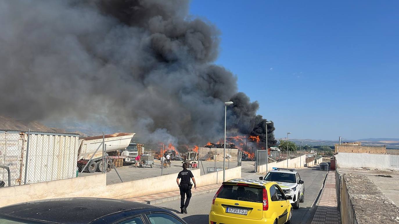 Las imágenes del incendio en Pinos Puente