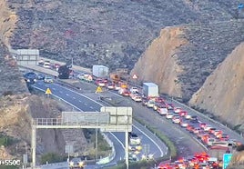 Tráfico en la autovía A-7 tras un accidente.