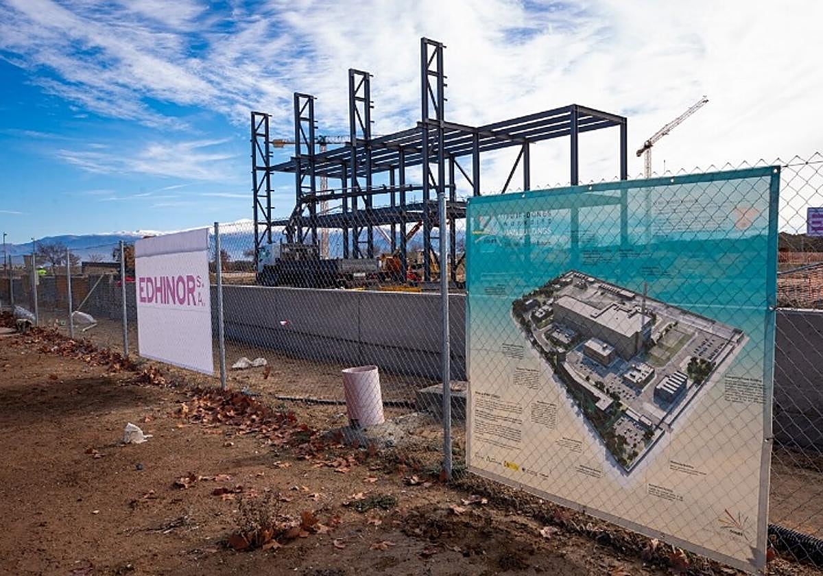 Obras en los terrenos del acelerador de partículas.