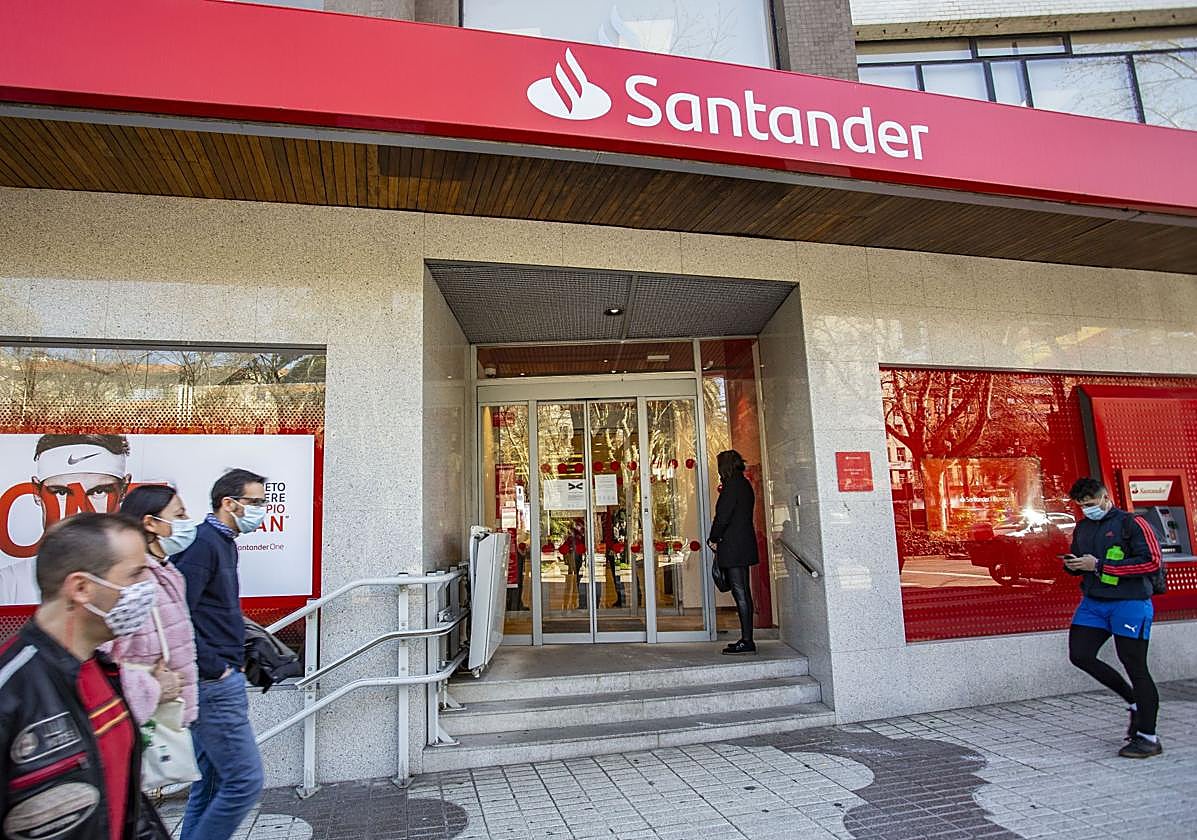 Cómo acceder al regalo de 400 euros de Banco Santander que vence en octubre