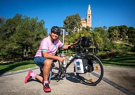 El vecino motrileño posa para IDEAL en el parque de Los Pueblos de América.