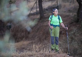 Paco El Montañero, antes de subir al Llano de la Perdiz en una de sus salidas matutinas.