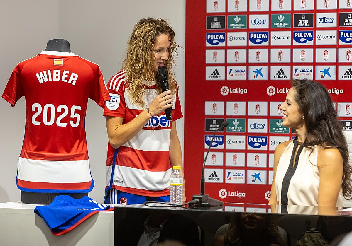 Presentación de Wiber como patrocinador del Granada en 2023.