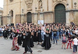 Las escuelas de danza, reclamando el conservatorio en Jaén, en 2018.