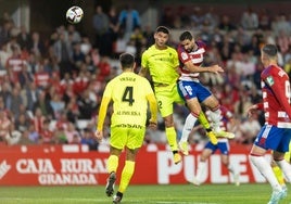 Insua, en un partido ante el Granada con el Sporting.