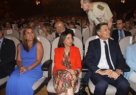 Margarita Robles en los premios 'Palustres de Oro' y la presidenta de ACP