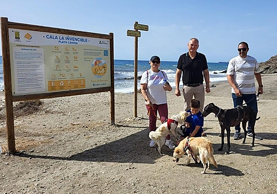 Cuevas del Almanzora inaugura su primera playa canina