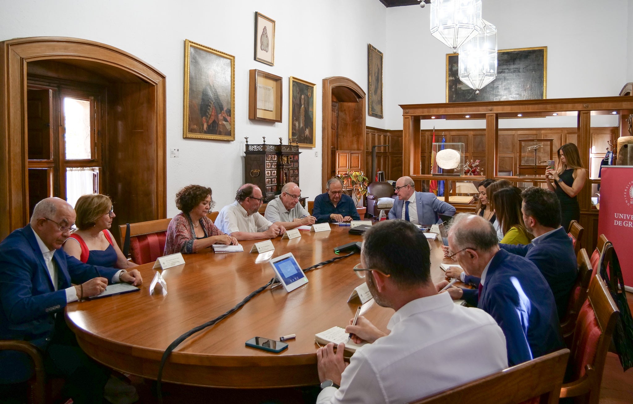 Encuentro de la comisión institucional en el Rectorado de la Universidad de Granada.