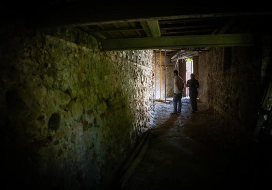 Acceso al taller de cordelería, apuntalado.