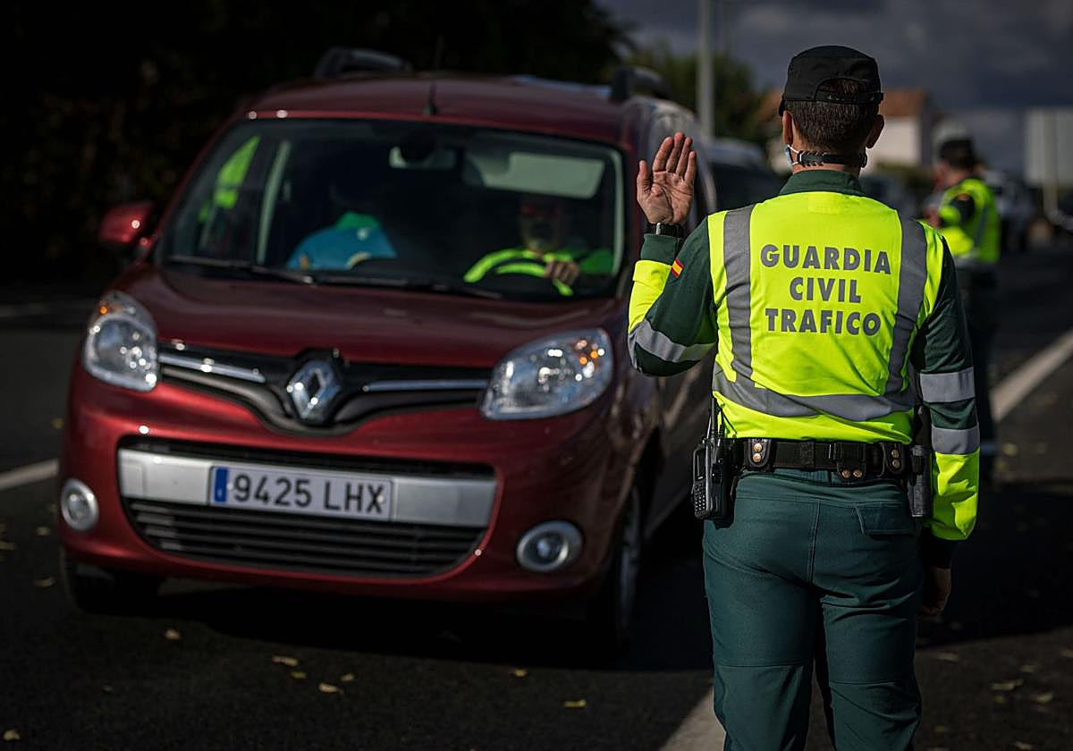 La DGT tramita en Granada 245 multas al día de media