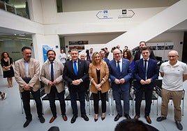 El consejero de la Presidencia, Antonio Sanz, junto a la alcaldesa Marifrán Carazo, el delegado de la Junta Antonio Granados, el rector de la UGR Pedro Mercado y el portavoz municipal, Jorge Saavedra.