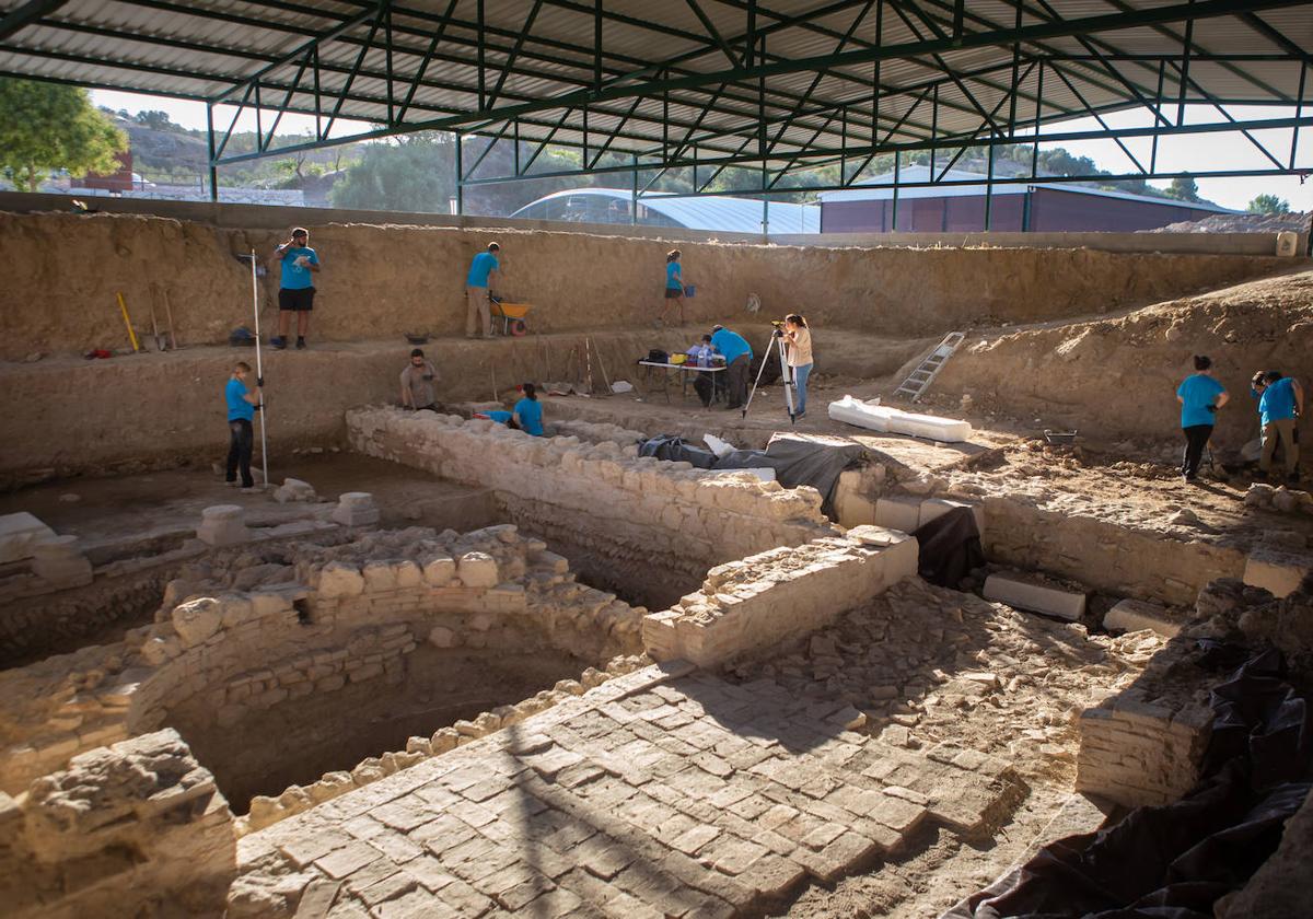 Excavaciones arqueológicas en la villa romana de Salar.