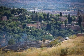 Las imágenes del incendio declarado en el Sacromonte