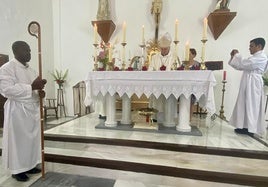 El obispo de Almería bendice el nuevo altar de la parroquia de Beires