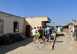 Fin de semana solidario para los jóvenes de pastoral universitaria en los asentamientos del Campo de Níjar
