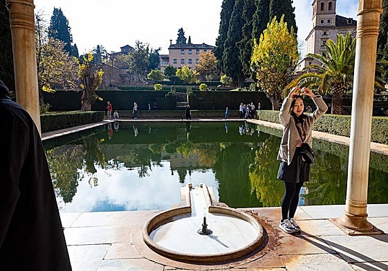 Visitantes en la Alhambra.