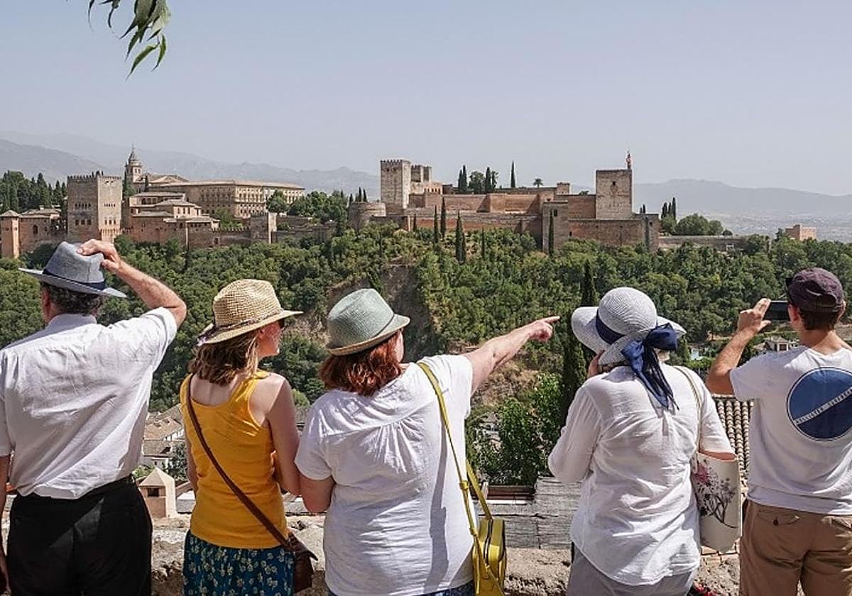 La mayor revista de viajes del mundo llama a visitar Granada.