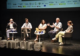 Mesa de inversión en startups tecnológicas.