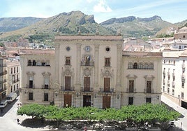 El Ayuntamiento de Jaén, visto desde la Catedral.