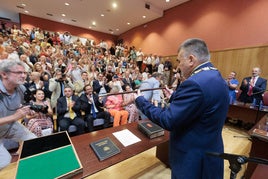 Juan Cobo, alcalde de Santa Fe, es uno de los regidores granadinos que gobierna con el apoyo de Vox.