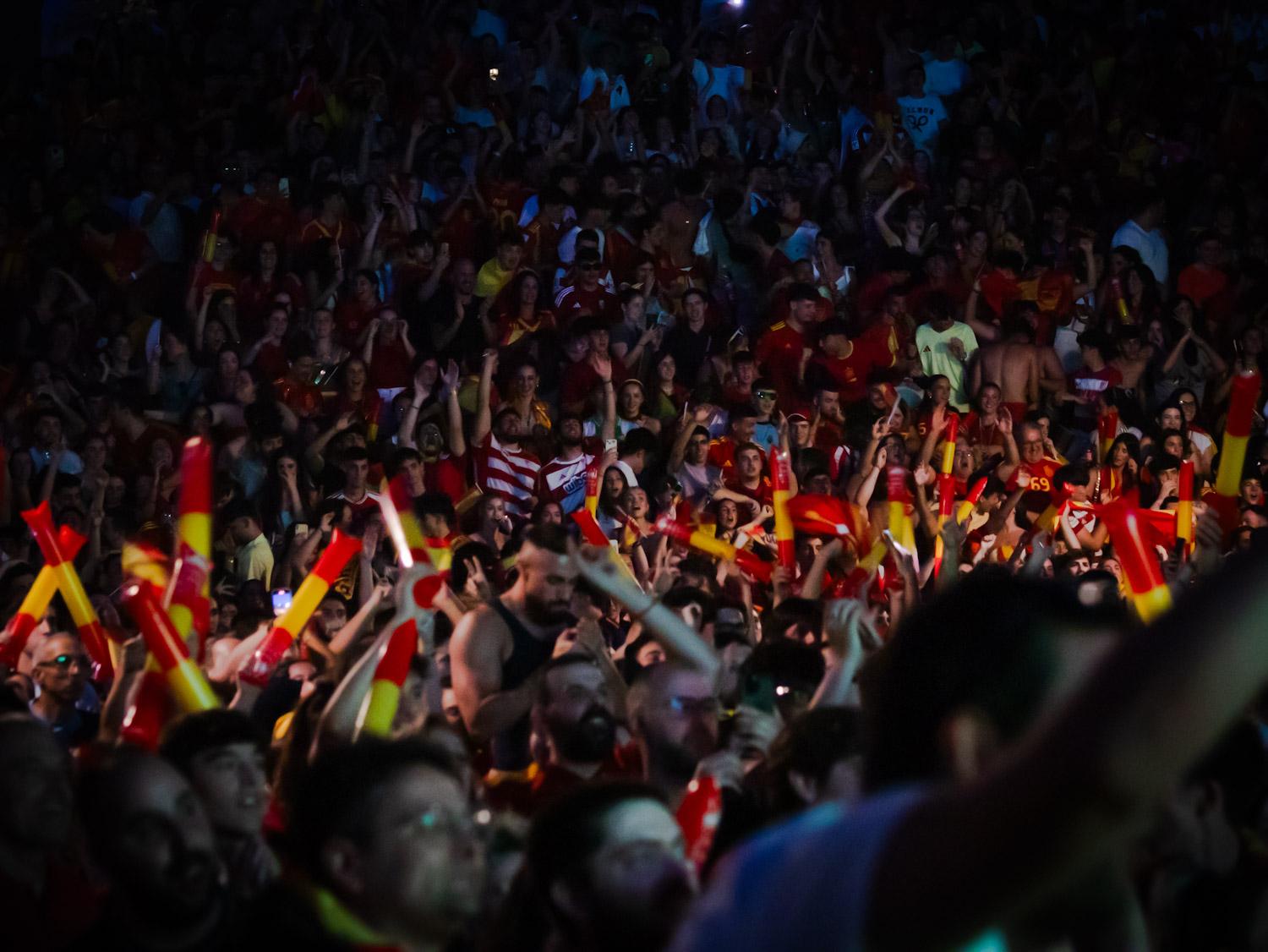 Las imágenes de la afición granadina entregada a la Selección
