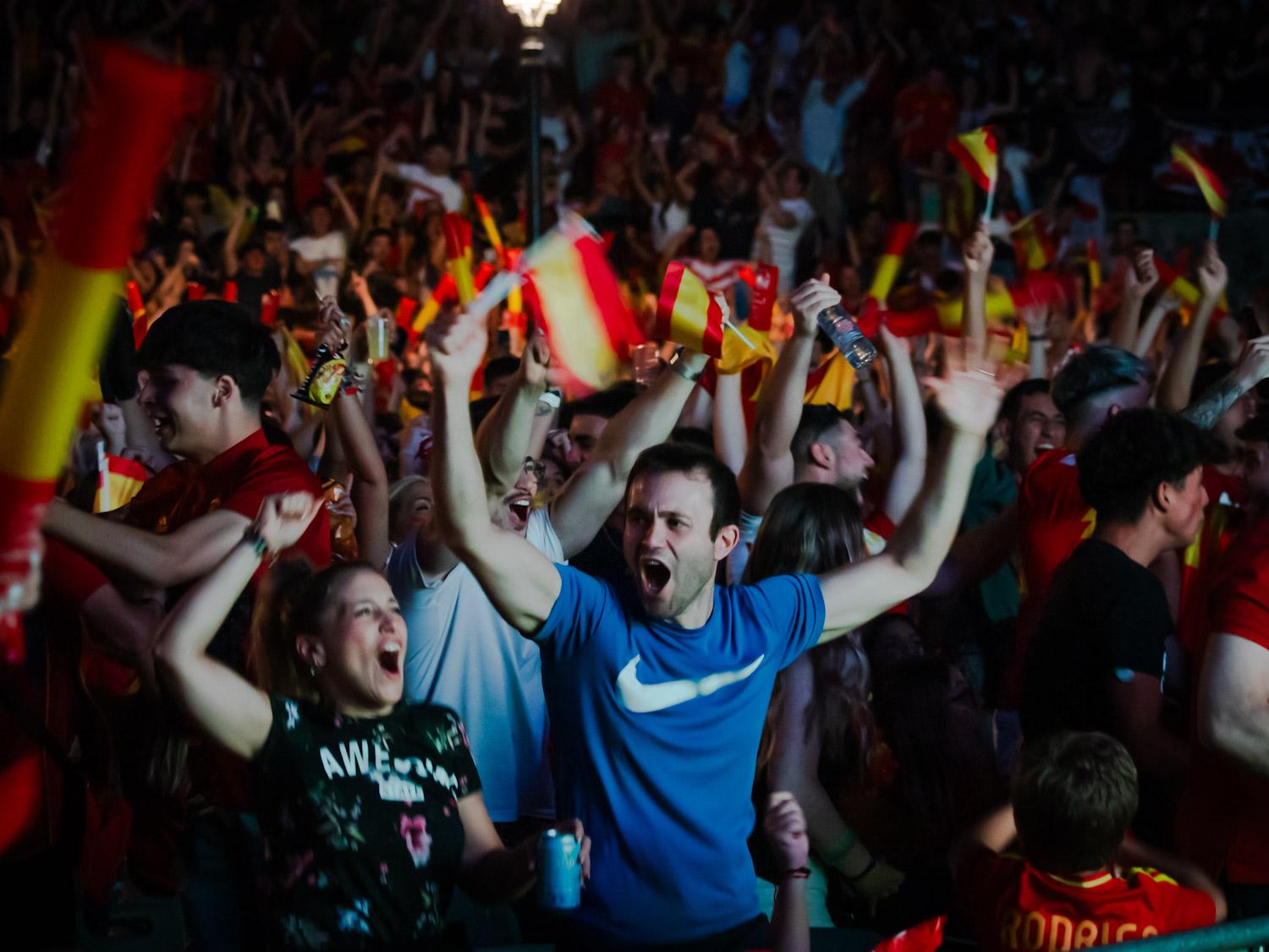 Las imágenes de la afición granadina entregada a la Selección