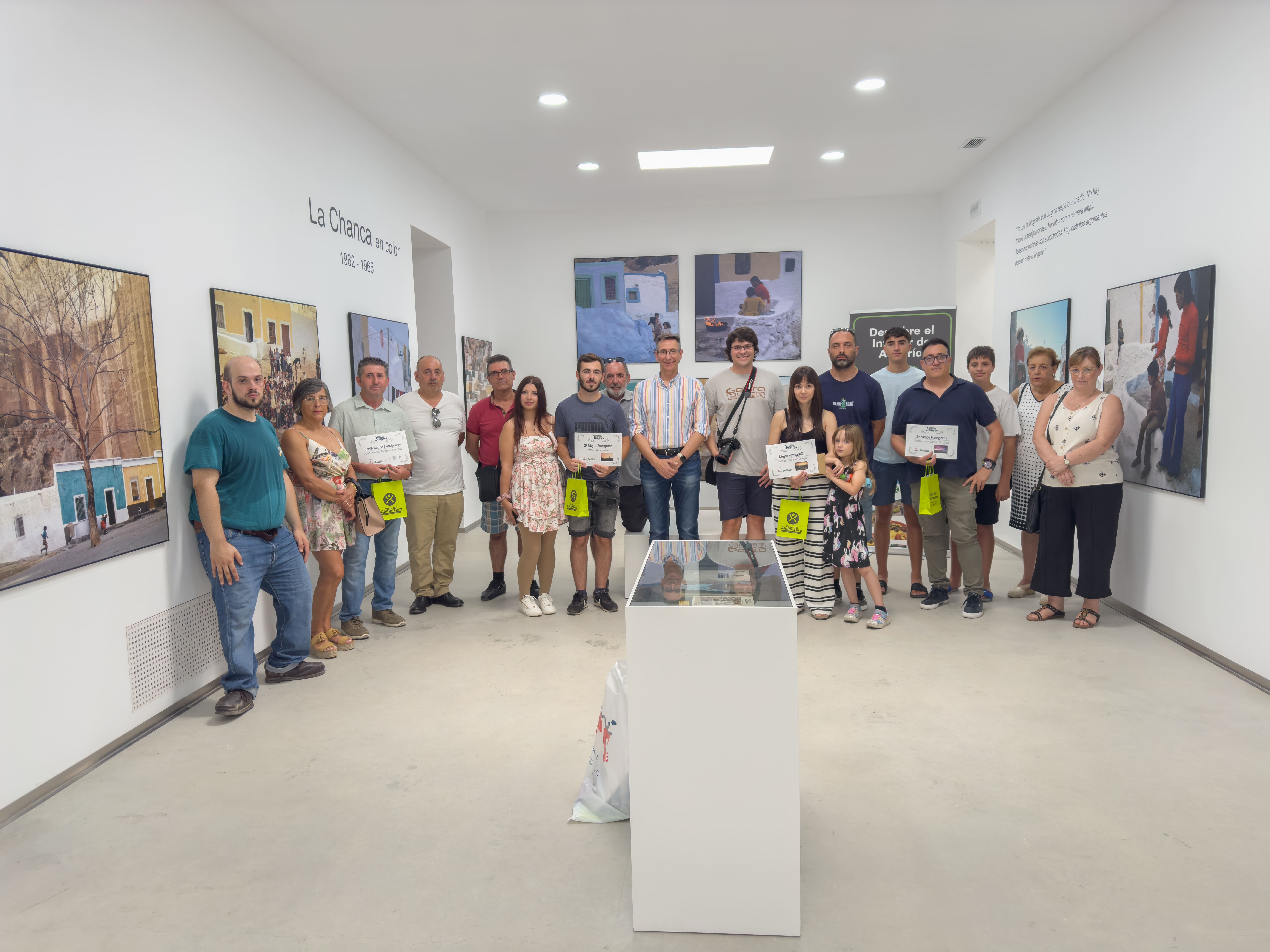 Foto de familia tras la celebración del evento.