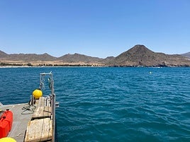 Instalan un centenar de boyas en Cabo de Gata para alejar los barcos del litoral