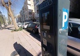 Un parquímetro en las calles de Granada.