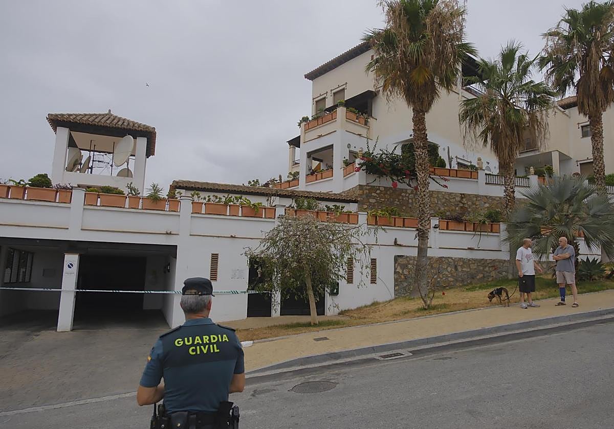 «Estuve tres horas en la calle con mi nieta pequeña, el olor era horrible»