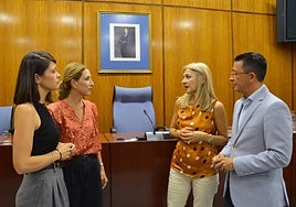 Parlamentarios almerienses, con la consejera de Desarrollo Educativo.