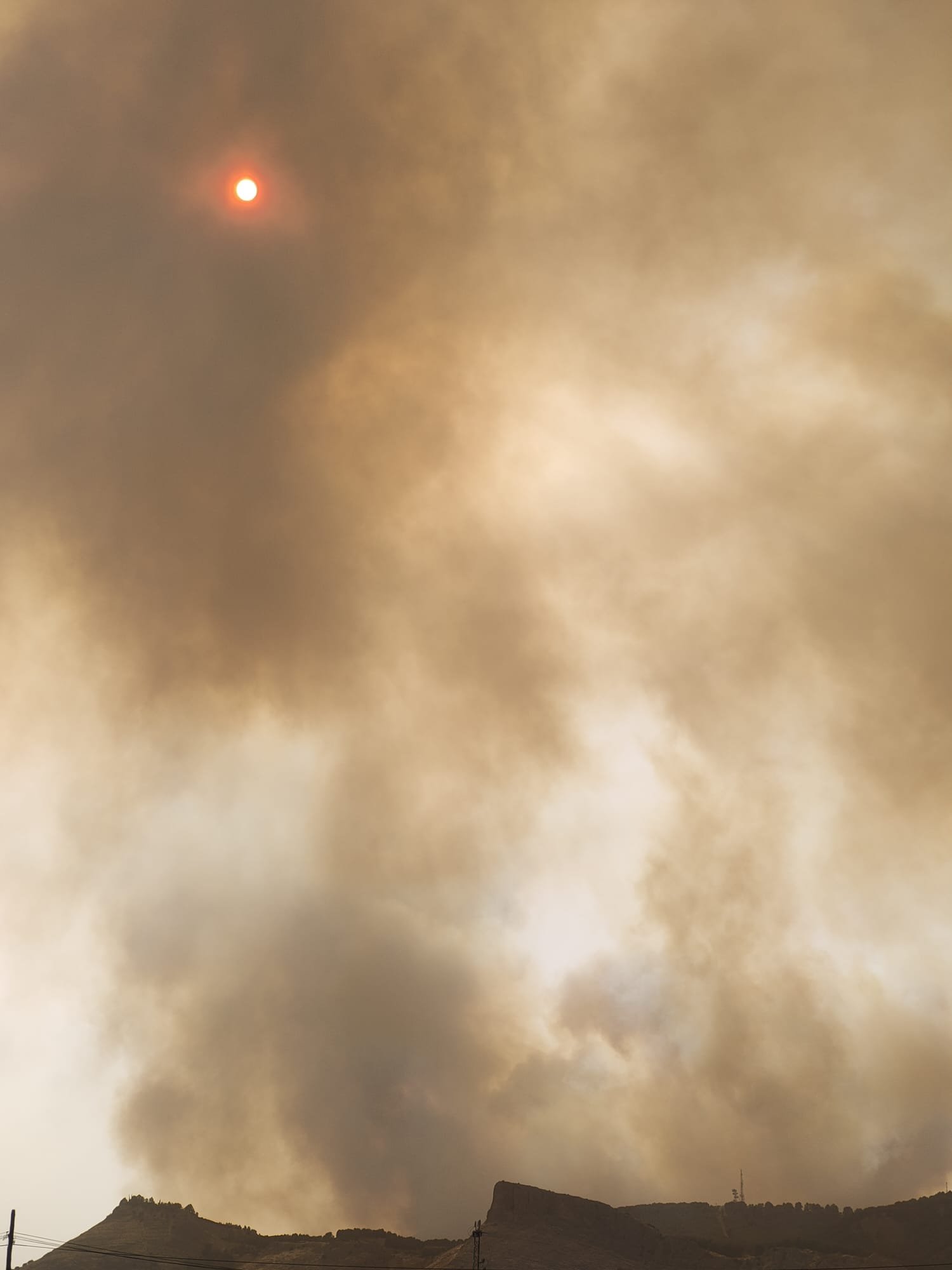 Las imágenes del incendio forestal de Pinos Puente