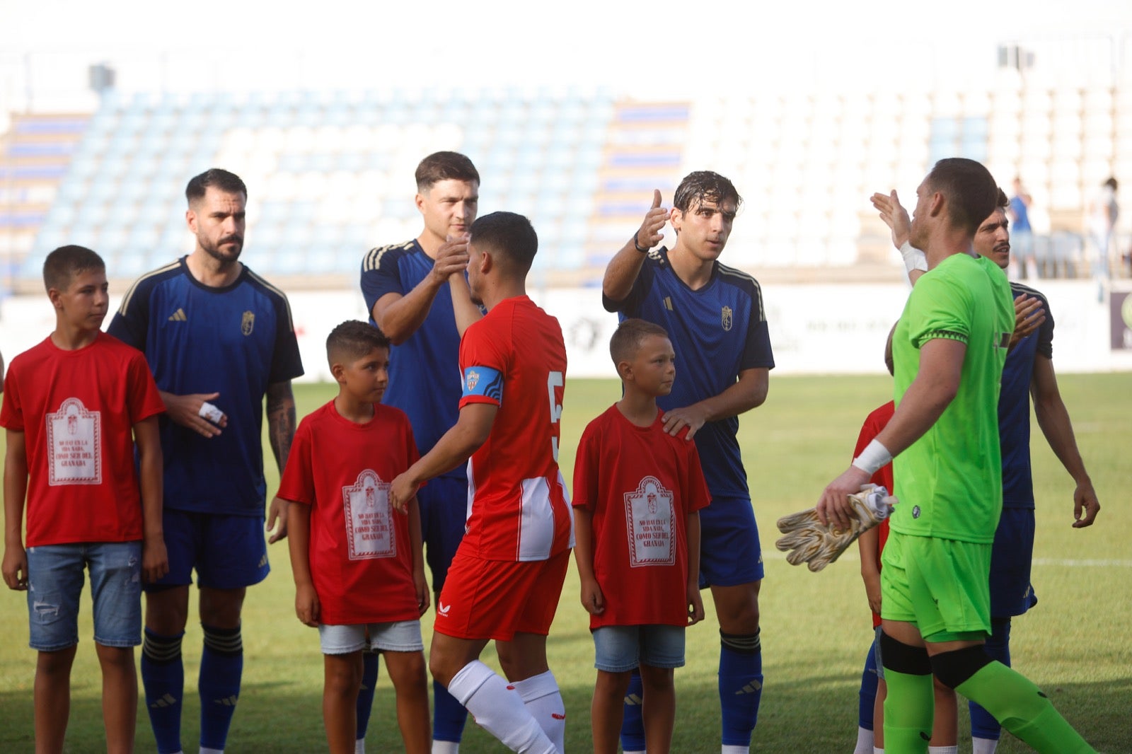 Encuéntrate en la grada durante el Granada-UD Almería