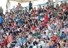 Encuéntrate en la grada durante el Granada-UD Almería