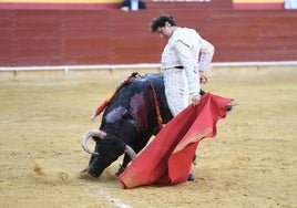 Poderosísimo natural de Roca Rey a su primer enemigo.