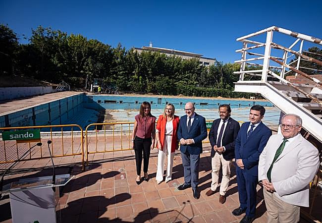 Autoridades en el acto de arranque de las obras.