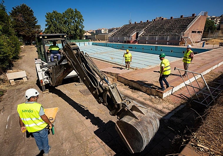 Arrancan las obras en la piscina de Fuentenueva.