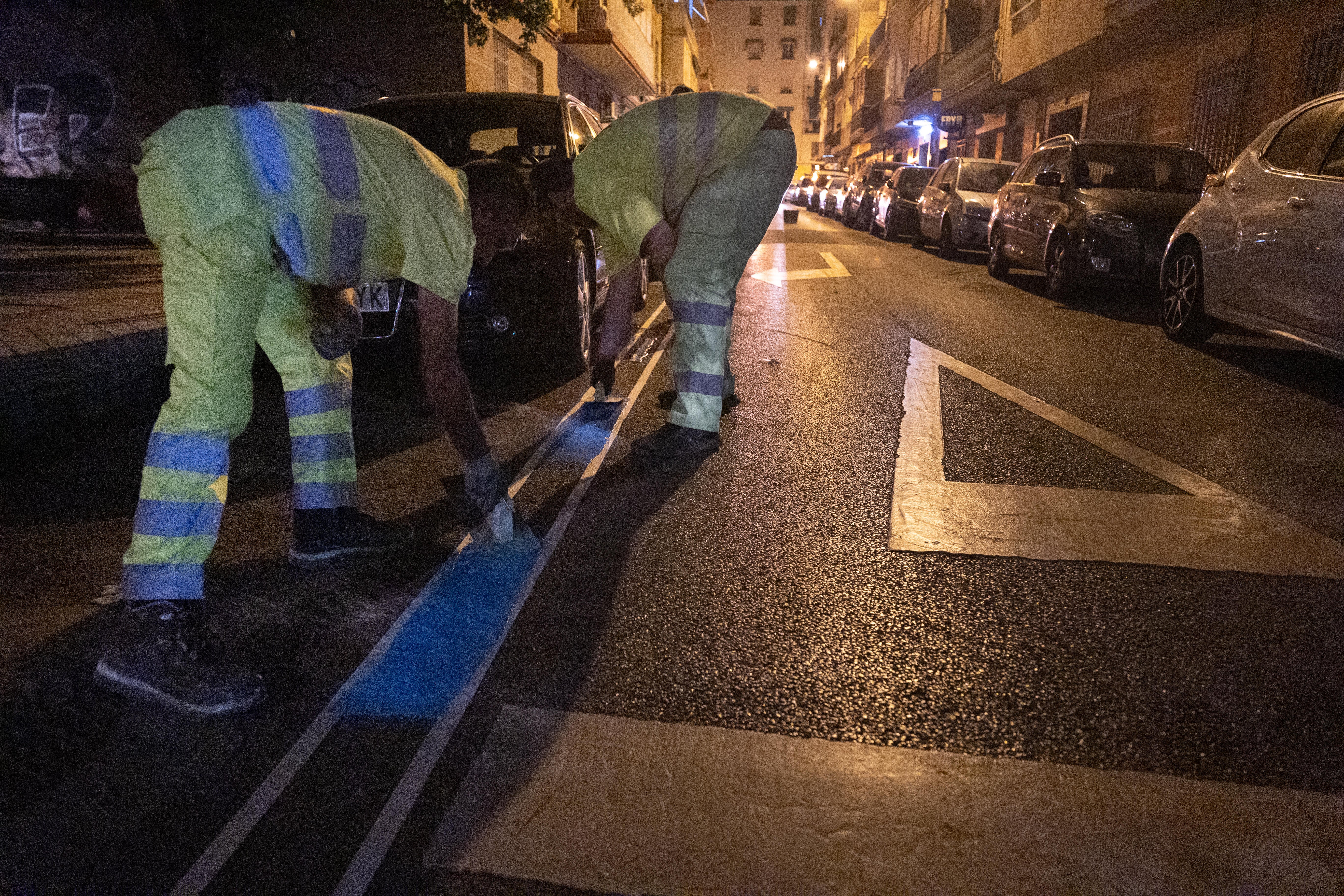 Comienzan a pintarse de azul las nuevas calles de la ora de la capital | ideal
