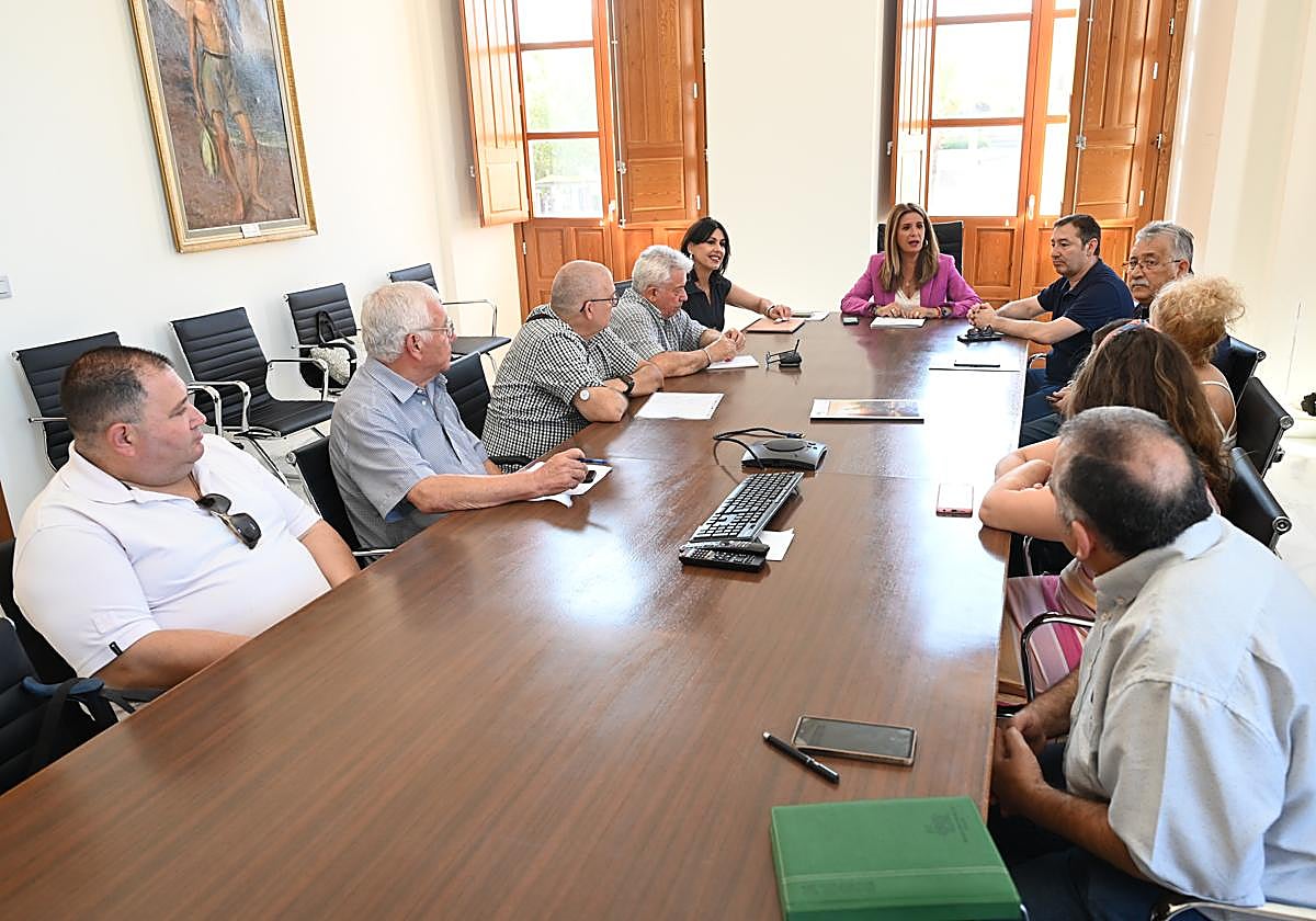 Reunión entre el Ayuntamiento y la Federación de Asociaciones Vecinales Himilce