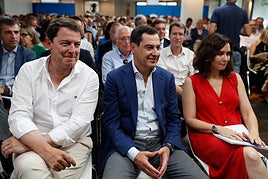 Juanma Moreno, junto a los presidentes de Castilla y León, Fernández Mañueco, y Madrid, Díaz Ayuso, en una imagen de 2023.