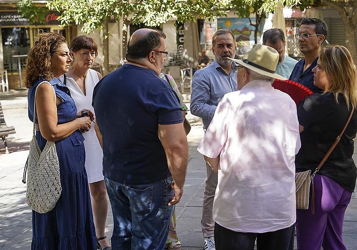El PSOE recoge el malestar de los vecinos de Doctores ante la «falta de comunicación» del PP
