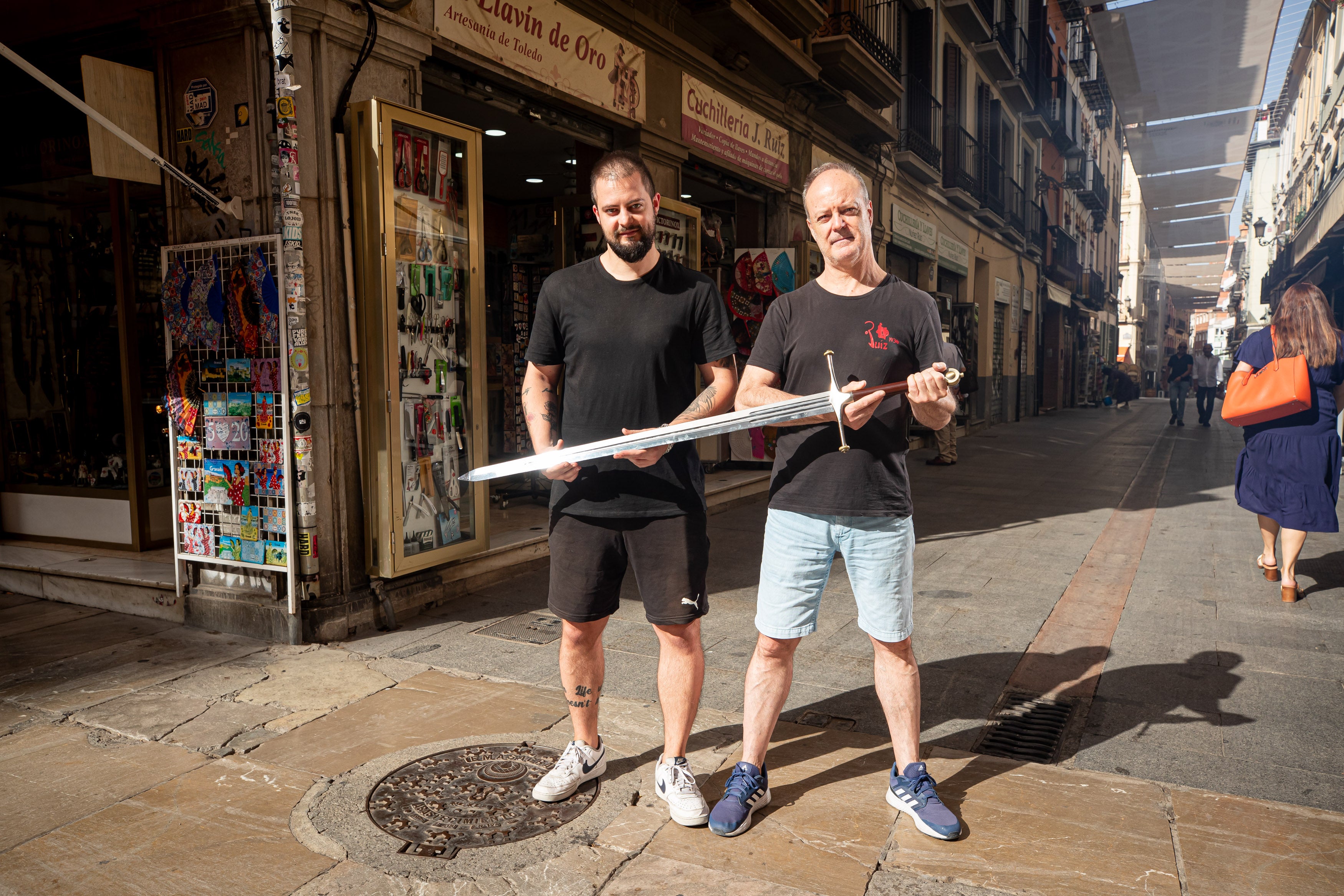 Alejandro y Francisco José, quinta y cuarta generación de la cuchillería Ruiz.