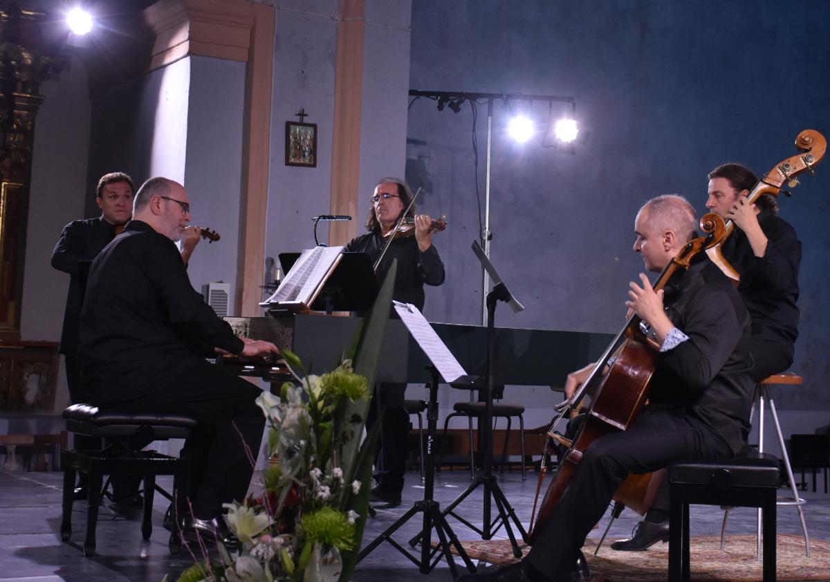 Imagen principal - Al Ayre Español y López Banzo ofrecen un precioso concierto instrumental en Vélez-Blanco con Corelli como protagonista